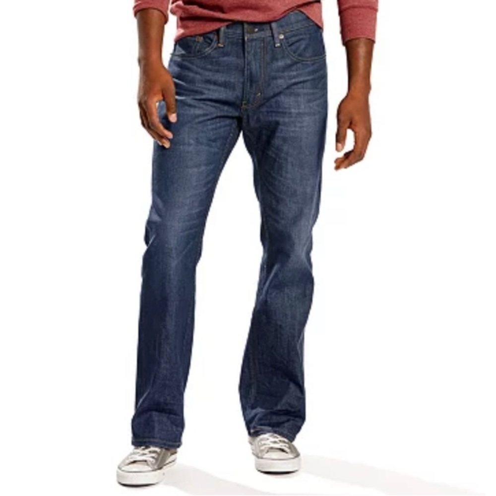 Dark blue levi jeans